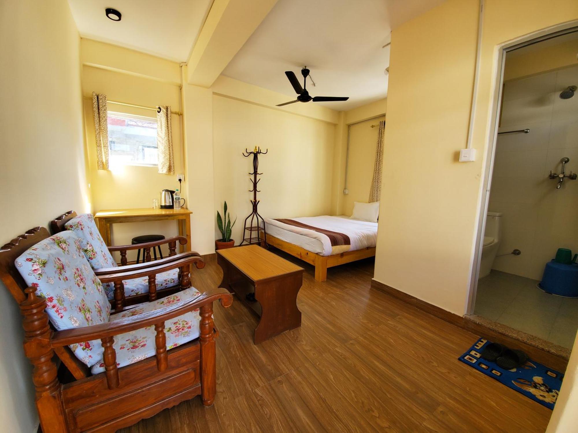 Santoshi Guest House, โพคารา ภายนอก รูปภาพ