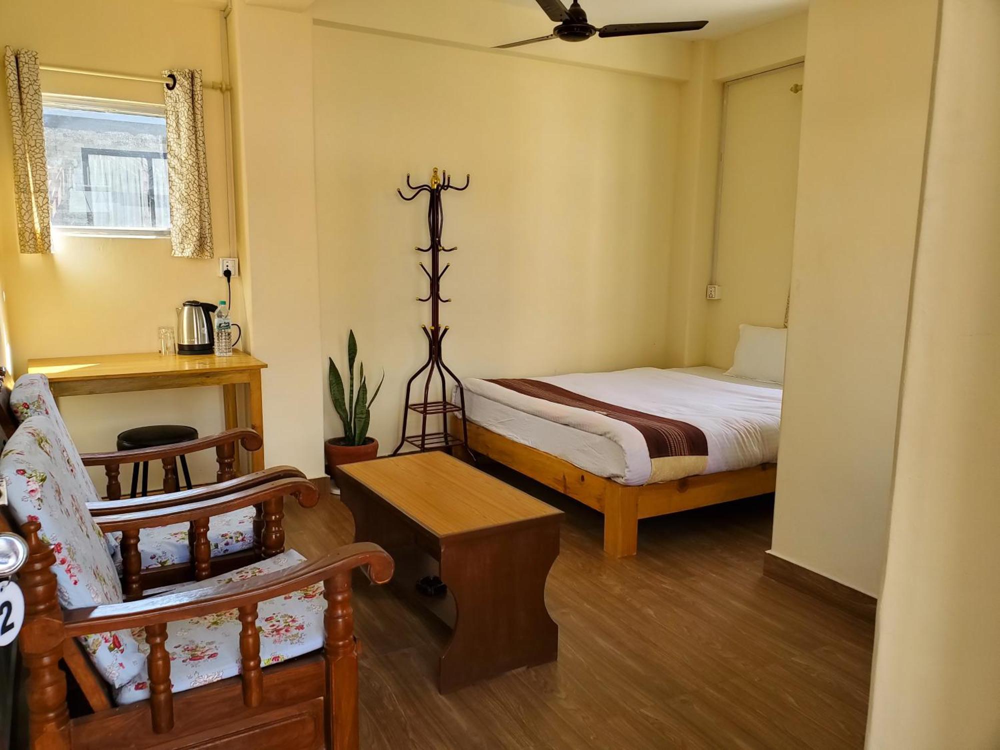 Santoshi Guest House, โพคารา ภายนอก รูปภาพ