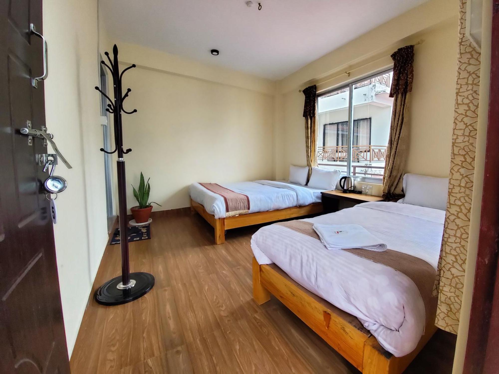 Santoshi Guest House, โพคารา ภายนอก รูปภาพ