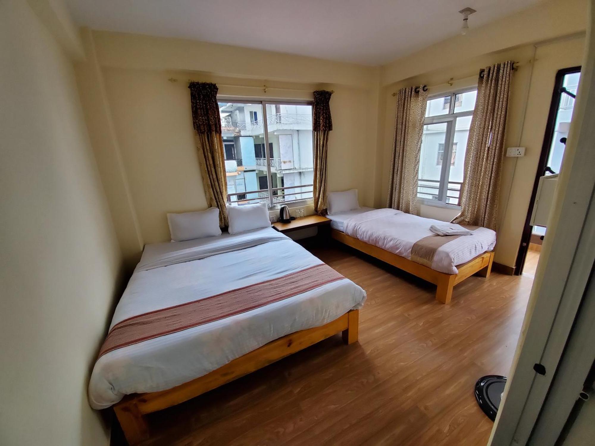 Santoshi Guest House, โพคารา ภายนอก รูปภาพ