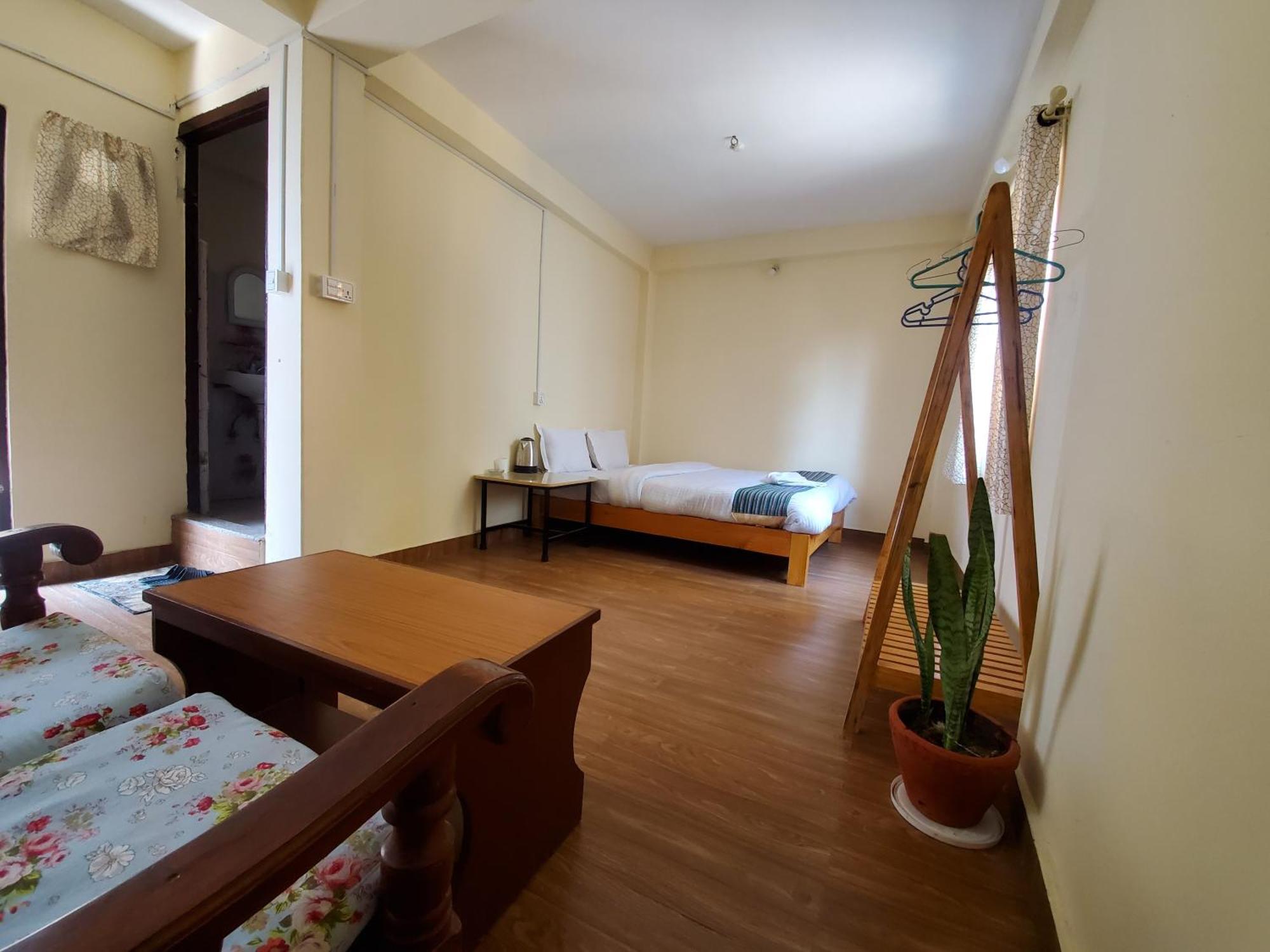 Santoshi Guest House, โพคารา ภายนอก รูปภาพ
