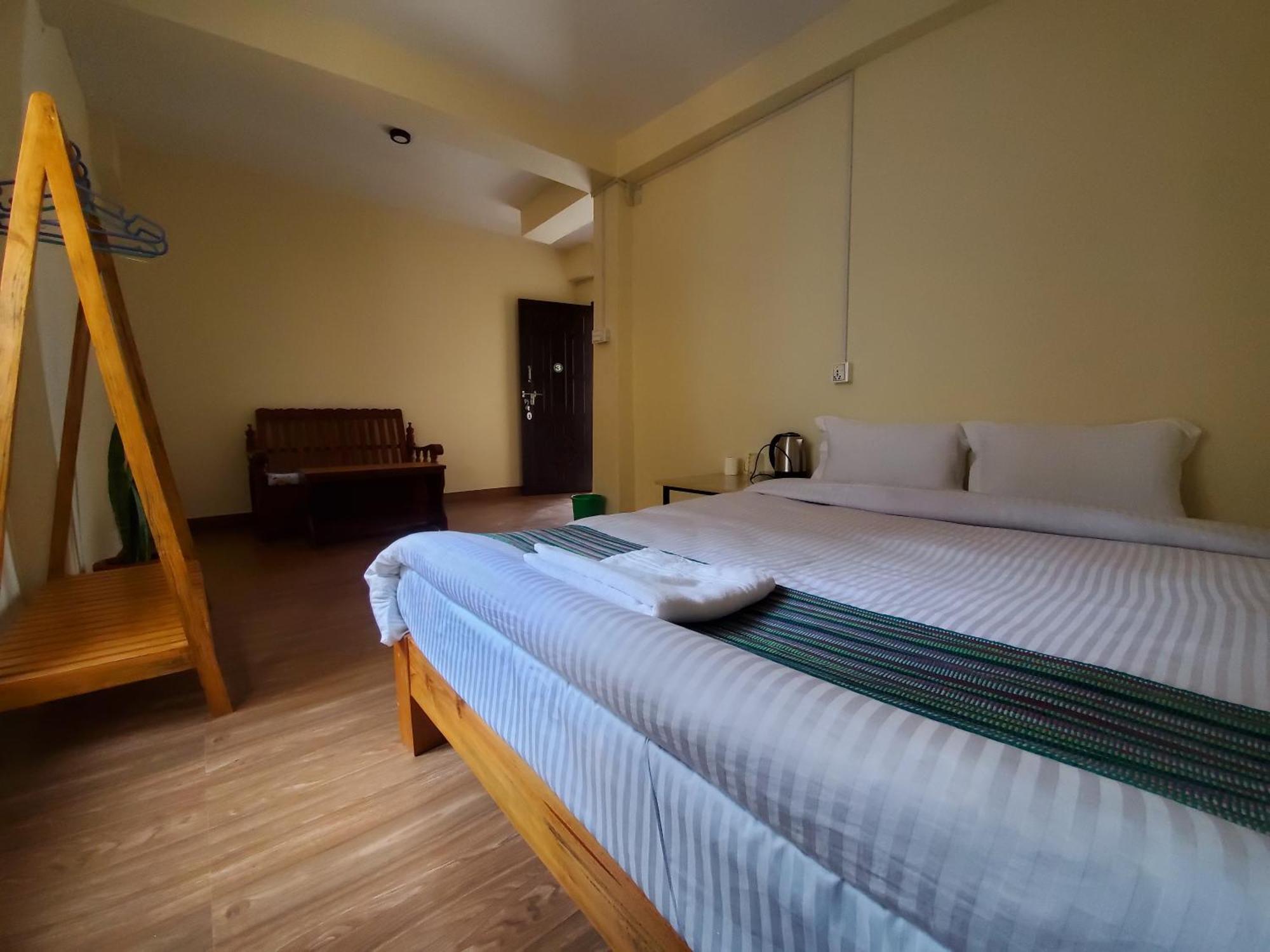 Santoshi Guest House, โพคารา ภายนอก รูปภาพ