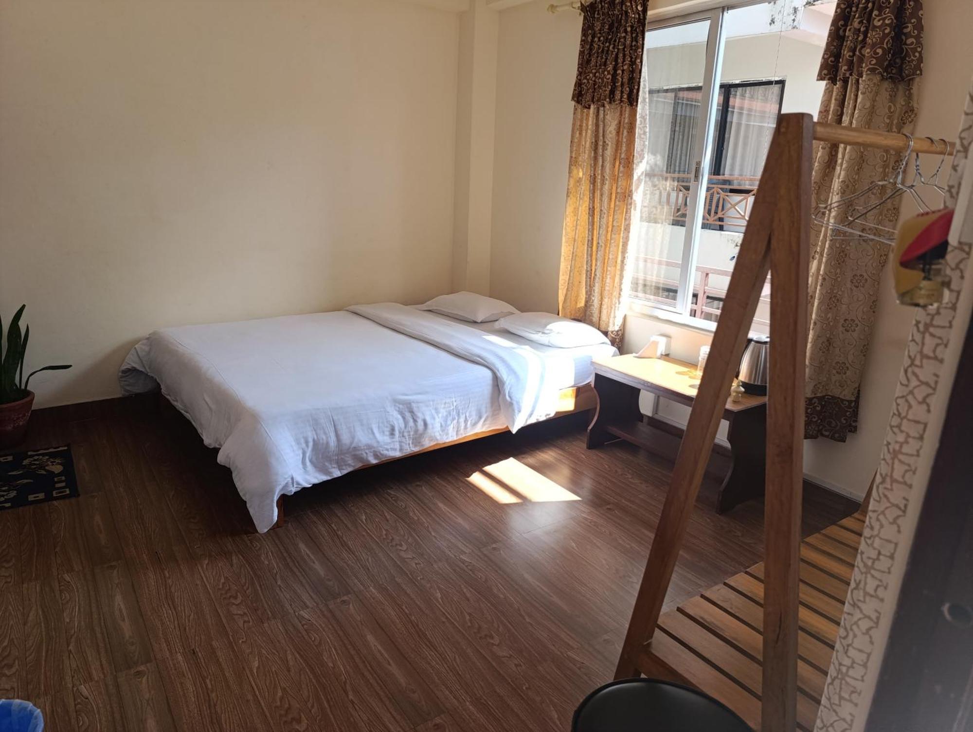 Santoshi Guest House, โพคารา ภายนอก รูปภาพ