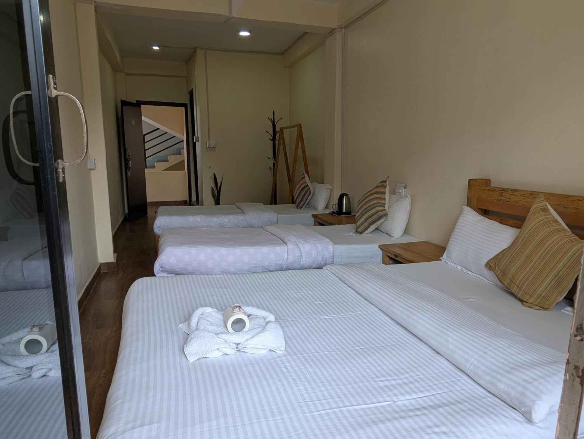 Santoshi Guest House, โพคารา ภายนอก รูปภาพ