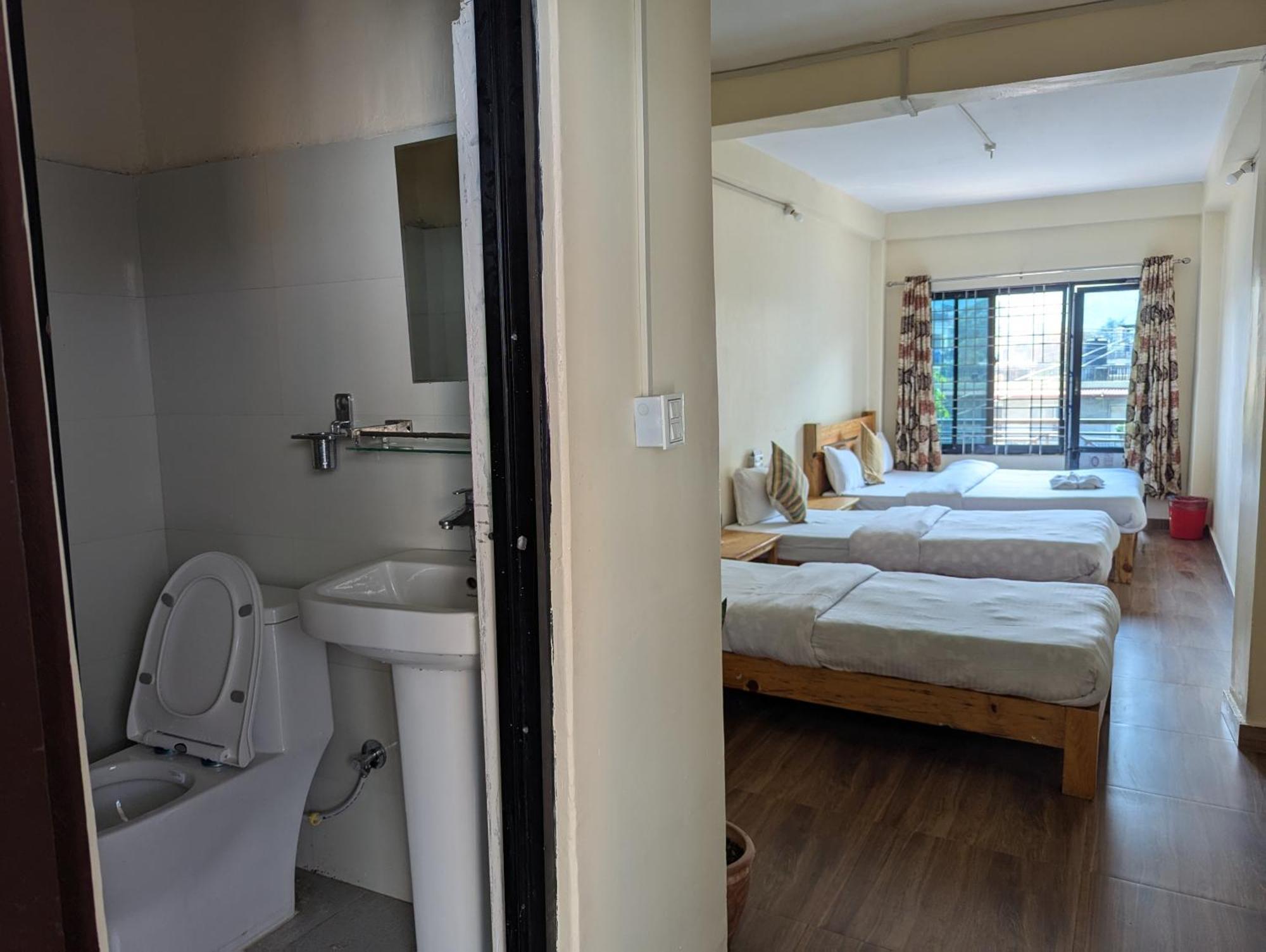 Santoshi Guest House, โพคารา ภายนอก รูปภาพ